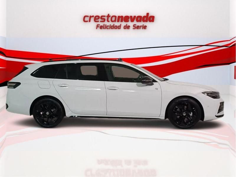 Usado VW Passat R-line 150 CV (110 kW) 2024 Blanco Berlina