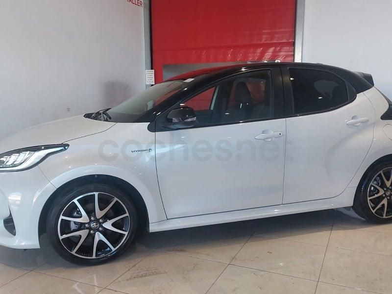 Usado Toyota Yaris Hybrid Style 116 CV (85 kW) 2021 Blanco Berlina