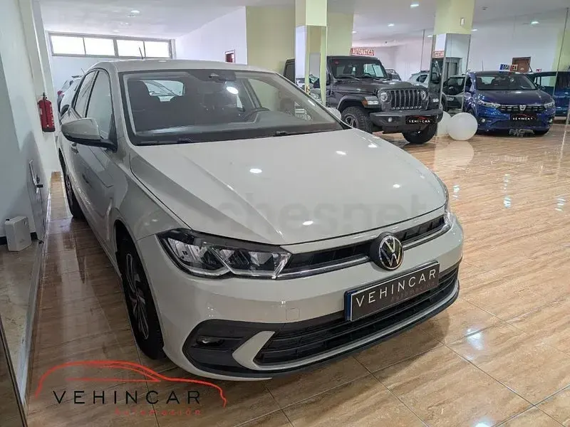 Usado VW Polo Life 95 CV (69 kW) 2024 Gris / plata Utilitario