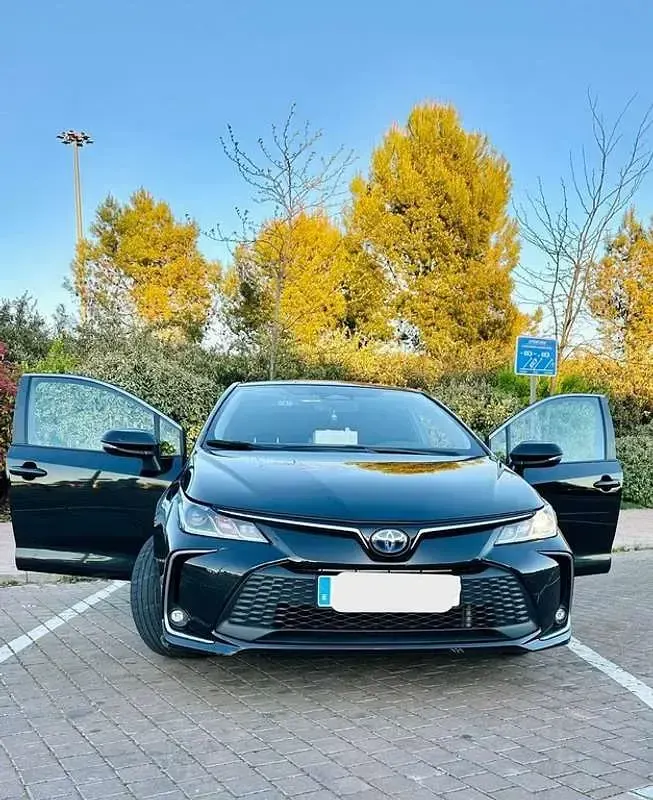 Usado Toyota Corolla Style 139 CV (102 kW) 2024 Negro Berlina