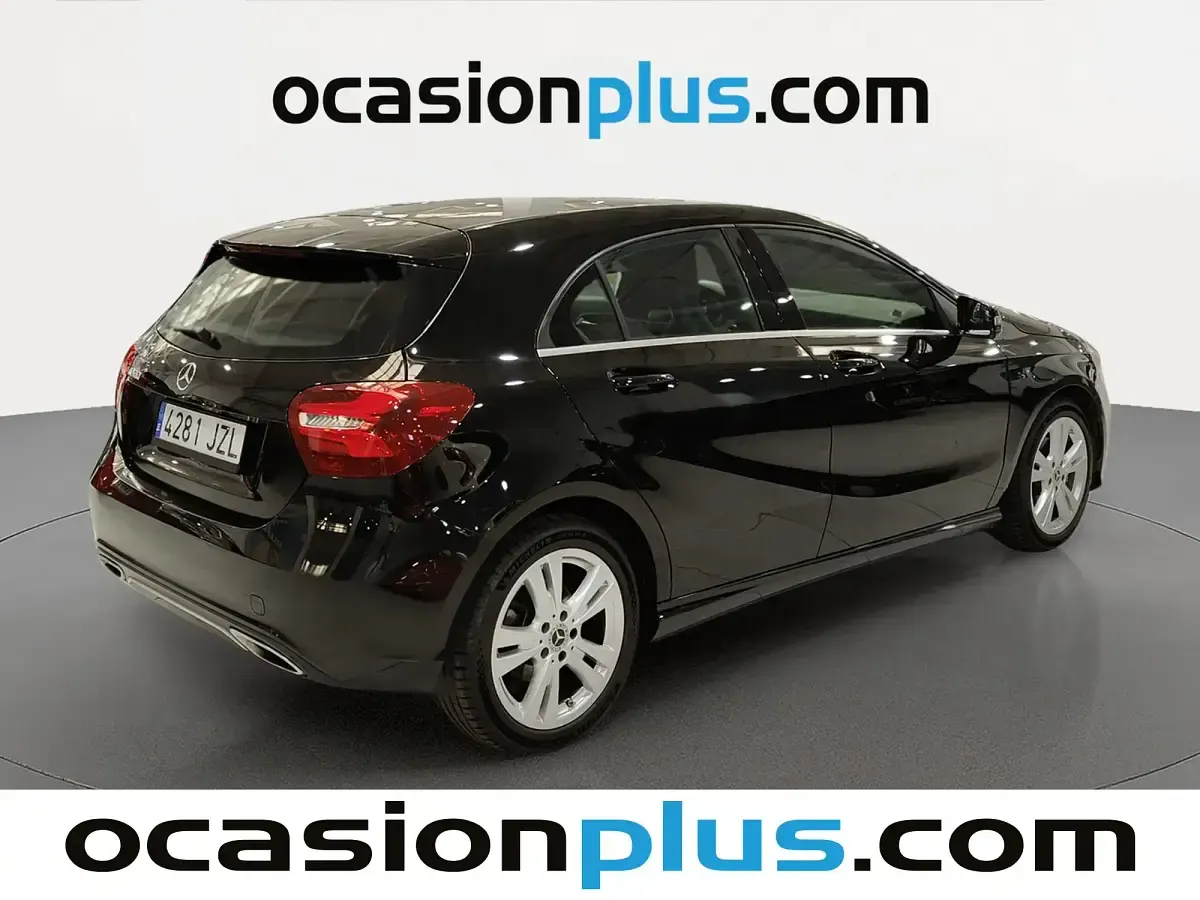 Usado Mercedes A180 122 CV (89 kW) 2017 Negro Utilitario