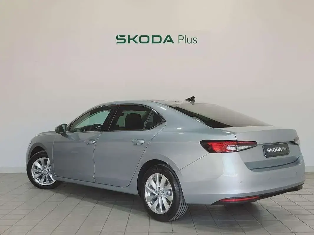 Usado Skoda Superb Selection 150 CV (110 kW) 2024 Gris Berlina