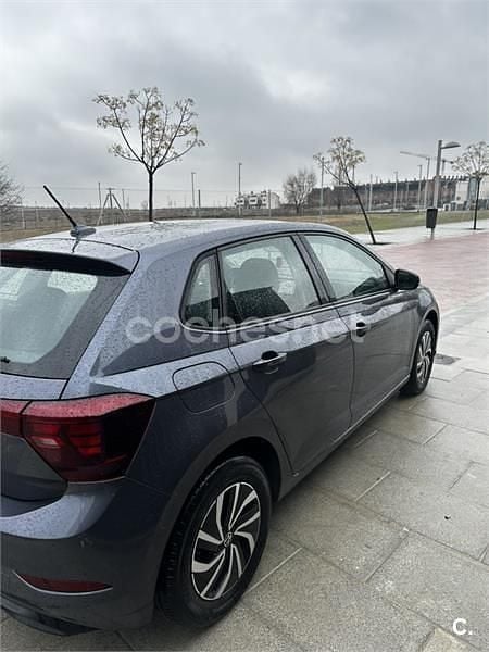 Usado VW Polo Life 95 CV (69 kW) 2022 Azul Berlina