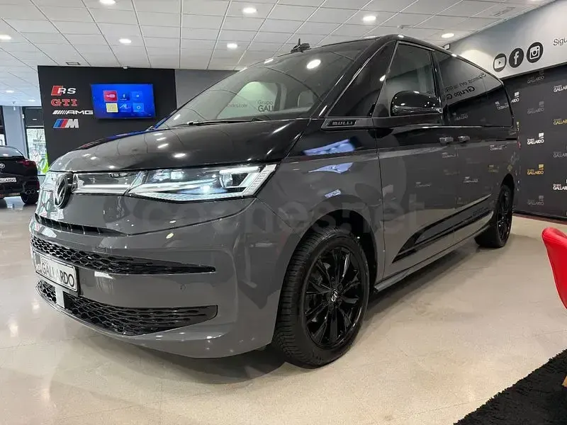 Usado VW Multivan 150 CV (110 kW) 2023 Gris / plata Monovolumen
