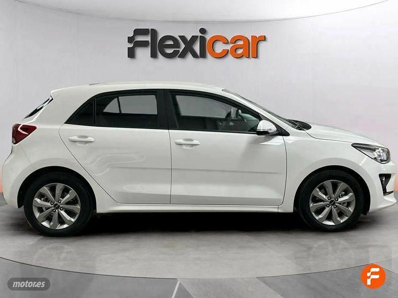 Usado Kia Rio 100 CV (73 kW) 2022 Blanco Berlina