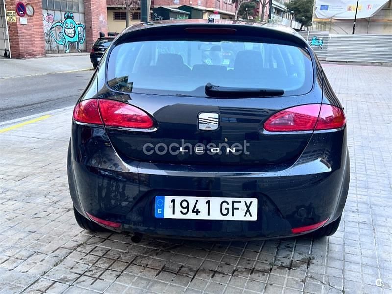 Usado Seat Leon Sport 105 CV (77 kW) 2008 Negro Utilitario