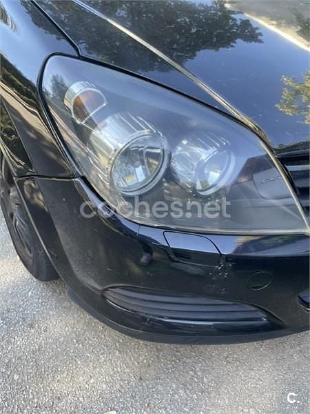 Usado Opel Astra GTC Enjoy 105 CV (77 kW) 2005 Negro Berlina
