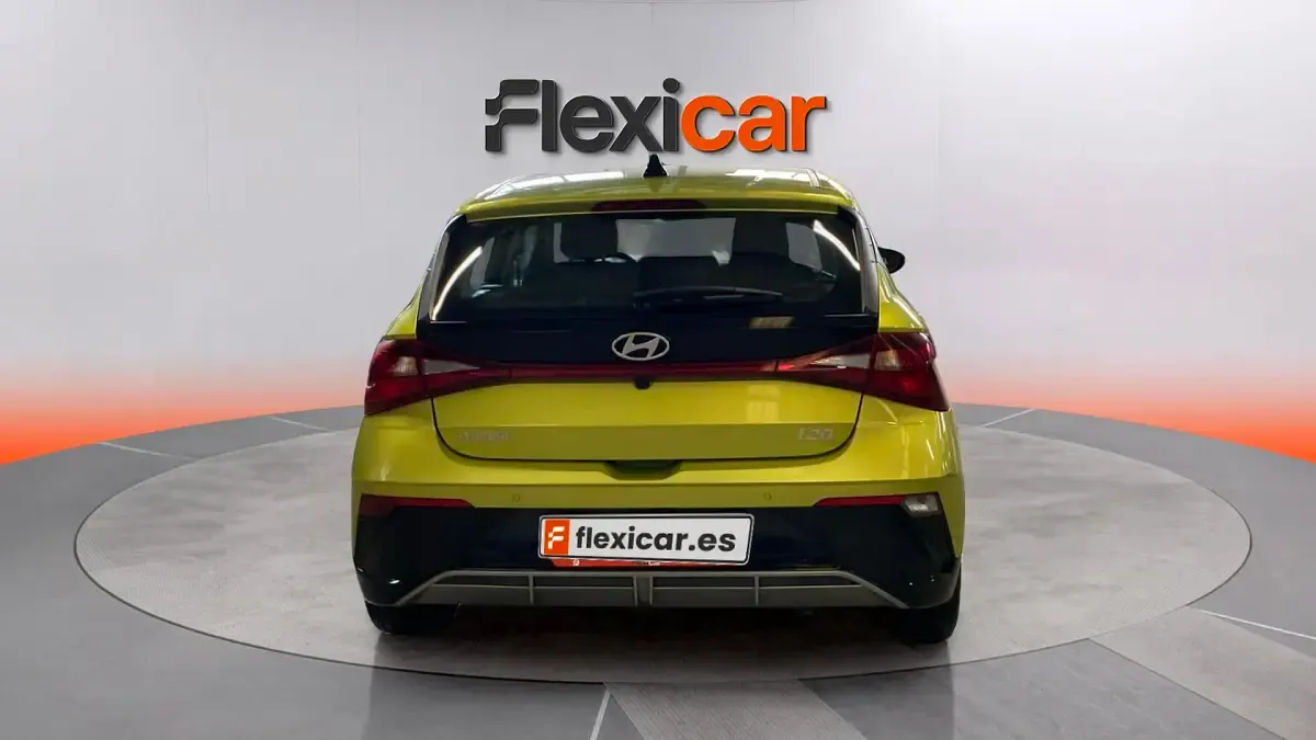 Usado Hyundai i20 101 CV (74 kW) 2024 Amarillo Utilitario