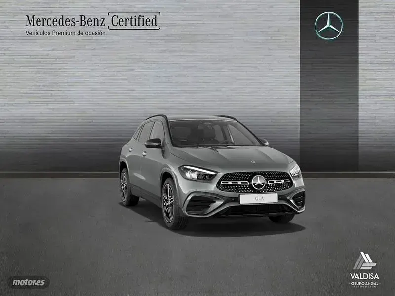 Usado Mercedes GLA250 163 CV (119 kW) 2025 Gris SUV