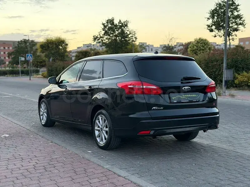 Usado Ford Focus Titanium 120 CV (88 kW) 2019 Negro Familiar