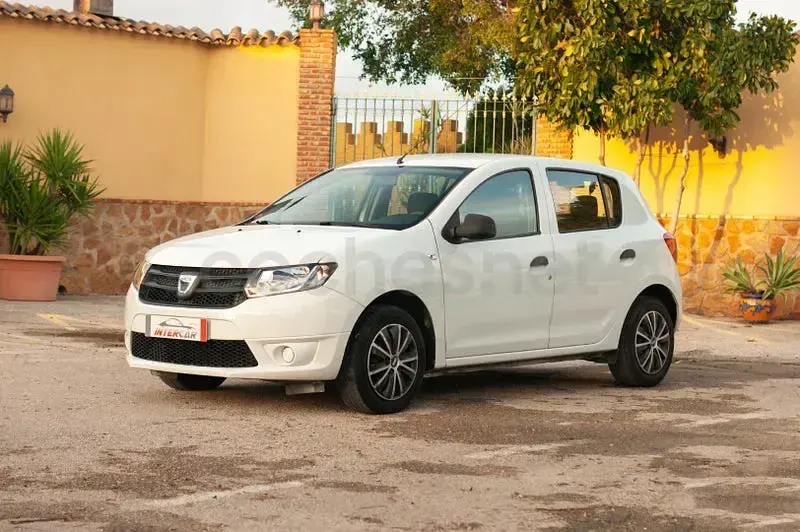 Usado Dacia Sandero Ambiance 75 CV (55 kW) 2013 Blanco Berlina