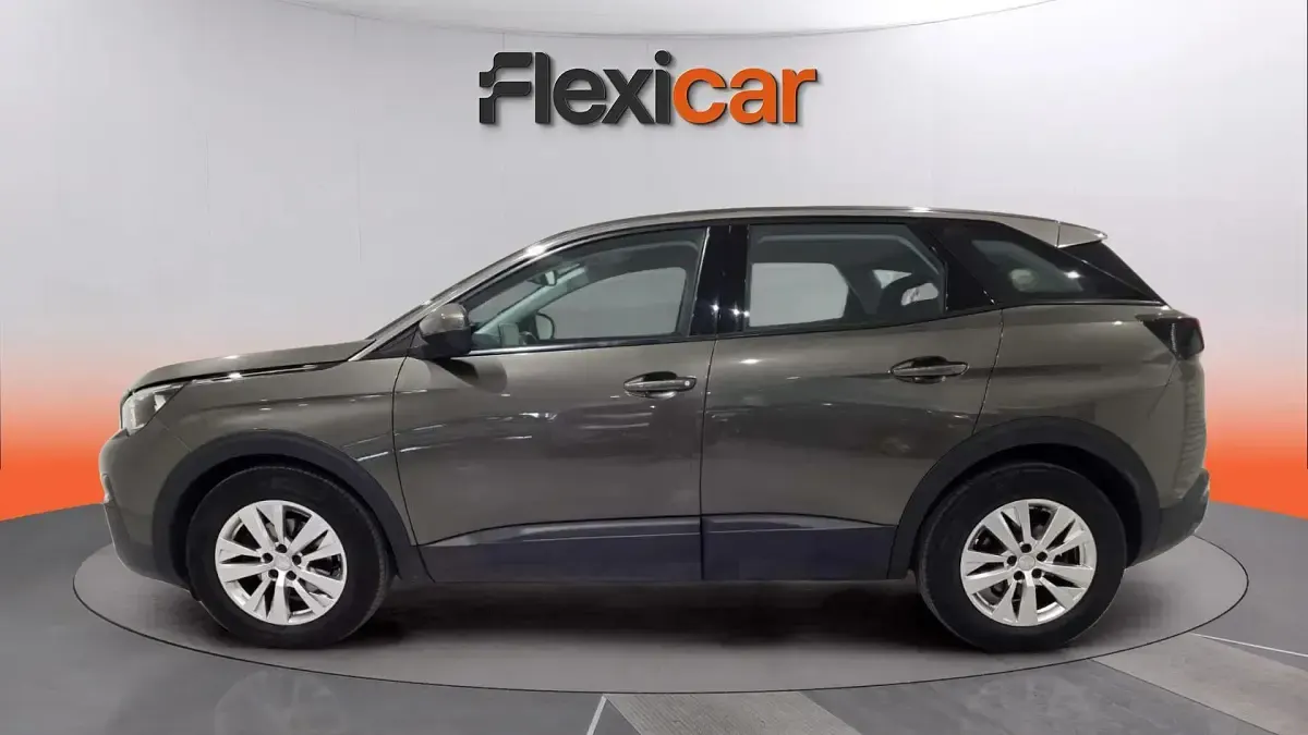 Usado Peugeot 3008 Active 131 CV (96 kW) 2019 Gris SUV