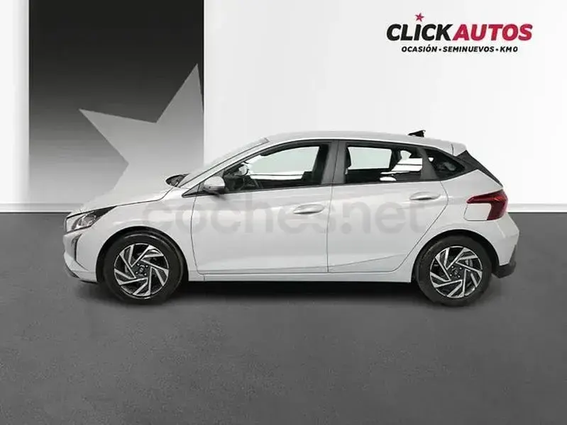Usado Hyundai i20 79 CV (58 kW) 2025 Gris / plata Utilitario