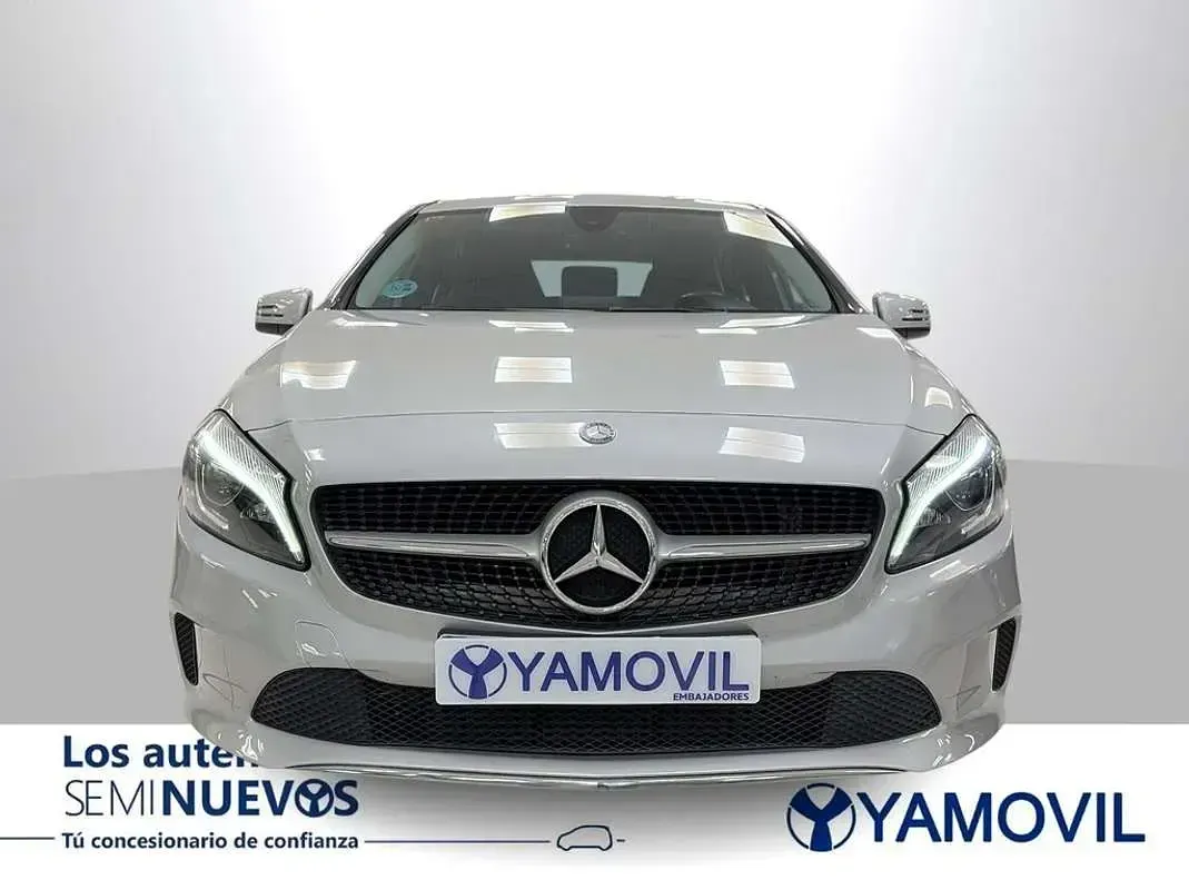 Usado Mercedes A180 Urban 122 CV (89 kW) 2016 Gris Utilitario