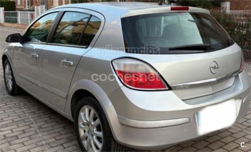 Gris / plata Usado 2005 Opel Astra Cosmo Berlina | 3500 € (Precio justo) - Imagen 1/4