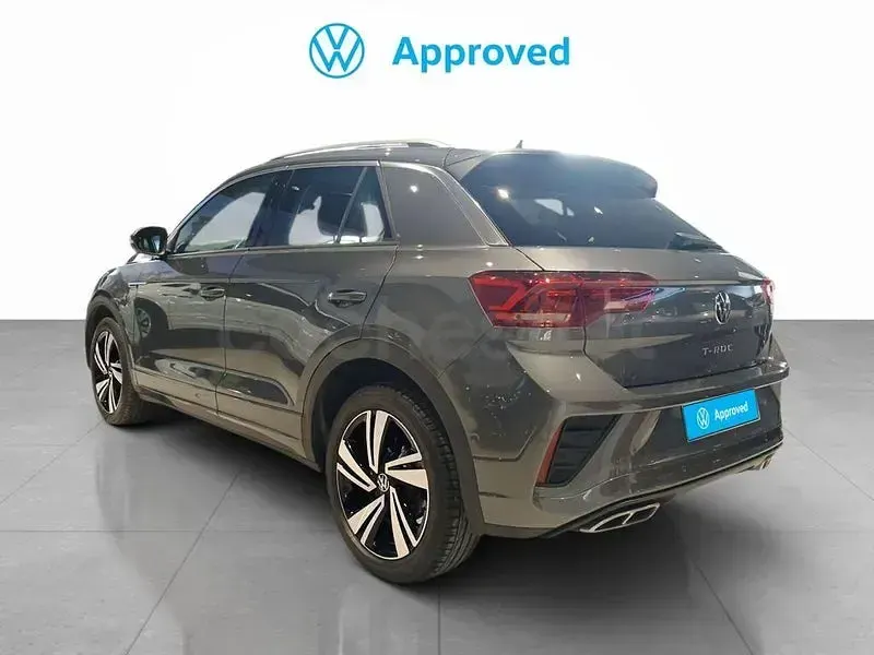Usado VW T-Roc R-line 150 CV (110 kW) 2023 Gris / plata SUV