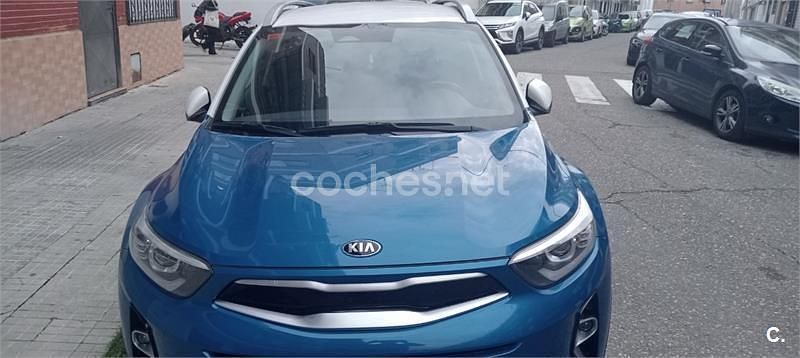 Usado Kia Stonic 84 CV (61 kW) 2021 Azul SUV