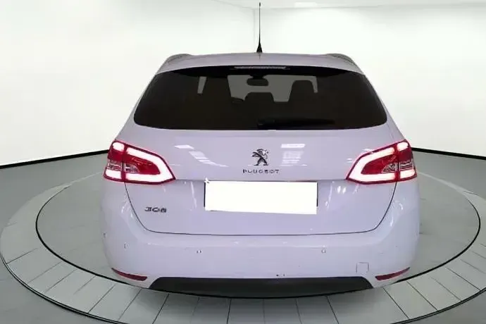 Usado Peugeot 308 Allure 131 CV (96 kW) 2021 Blanco Familiar