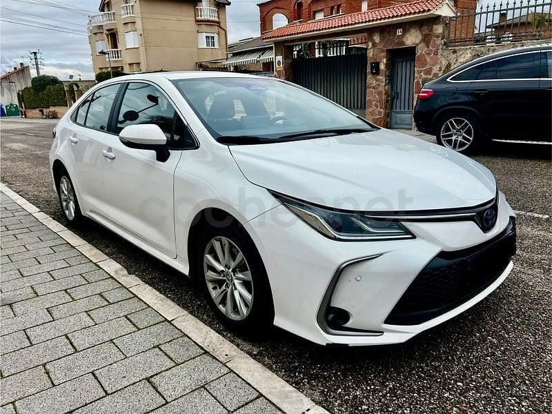 Usado Toyota Corolla Active 122 CV (89 kW) 2022 Blanco Berlina
