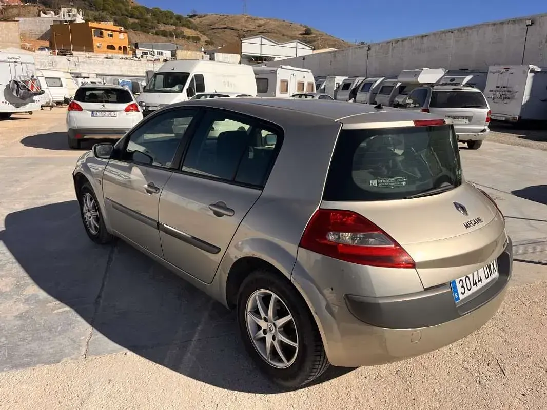 Usado Renault Mégane Authentique 106 CV (77 kW) 2006 Gris Utilitario