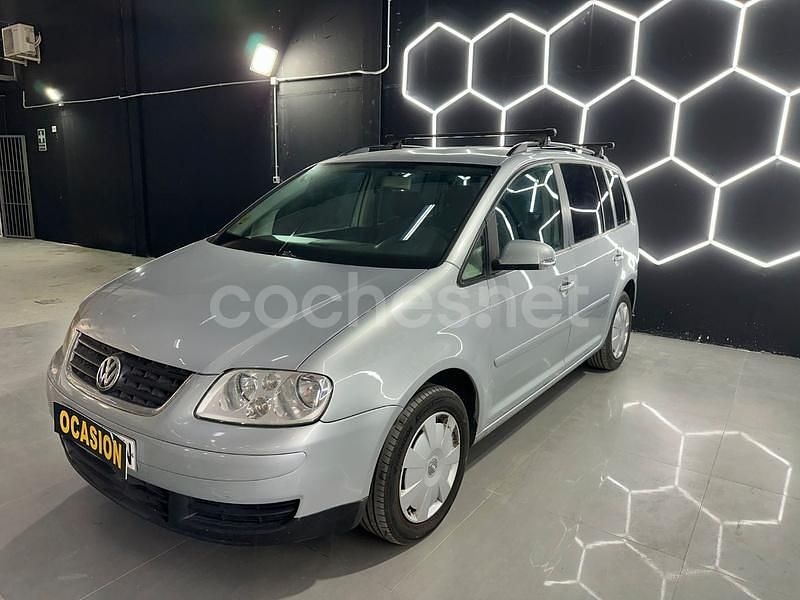 Usado VW Touran Highline 115 CV (84 kW) 2004 Gris / plata Monovolumen