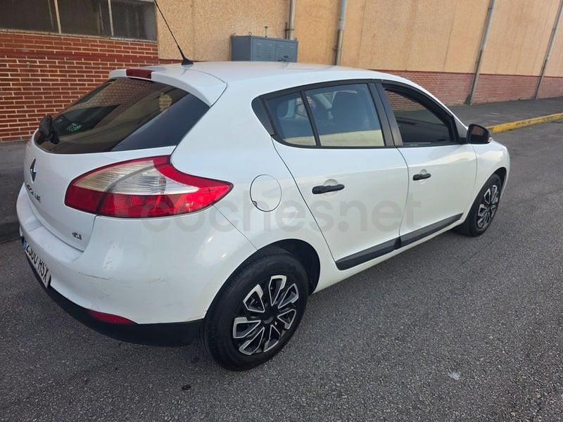 Usado Renault Mégane Expression 90 CV (66 kW) 2013 Blanco Berlina