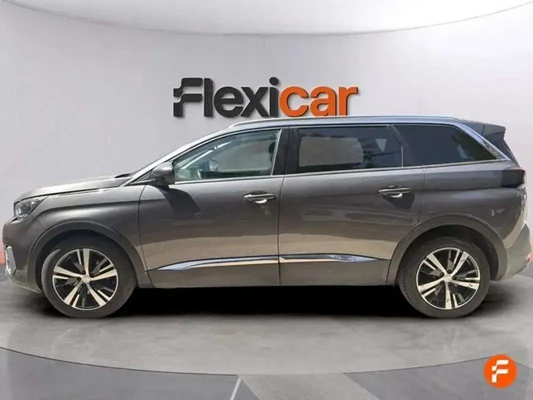 Usado Peugeot 5008 Allure 131 CV (96 kW) 2020 Gris SUV