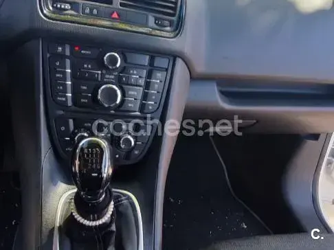 Usado Opel Meriva Selective 110 CV (80 kW) 2015 Blanco Monovolumen