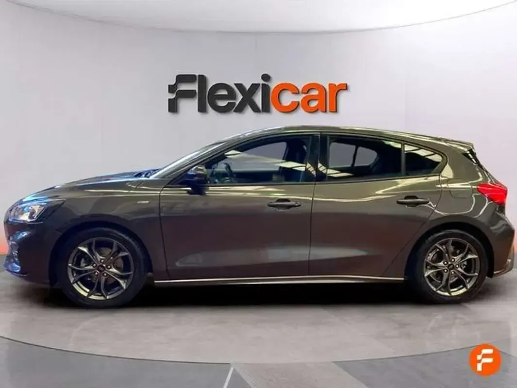 Usado Ford Focus ST-Line 120 CV (88 kW) 2019 Gris Utilitario