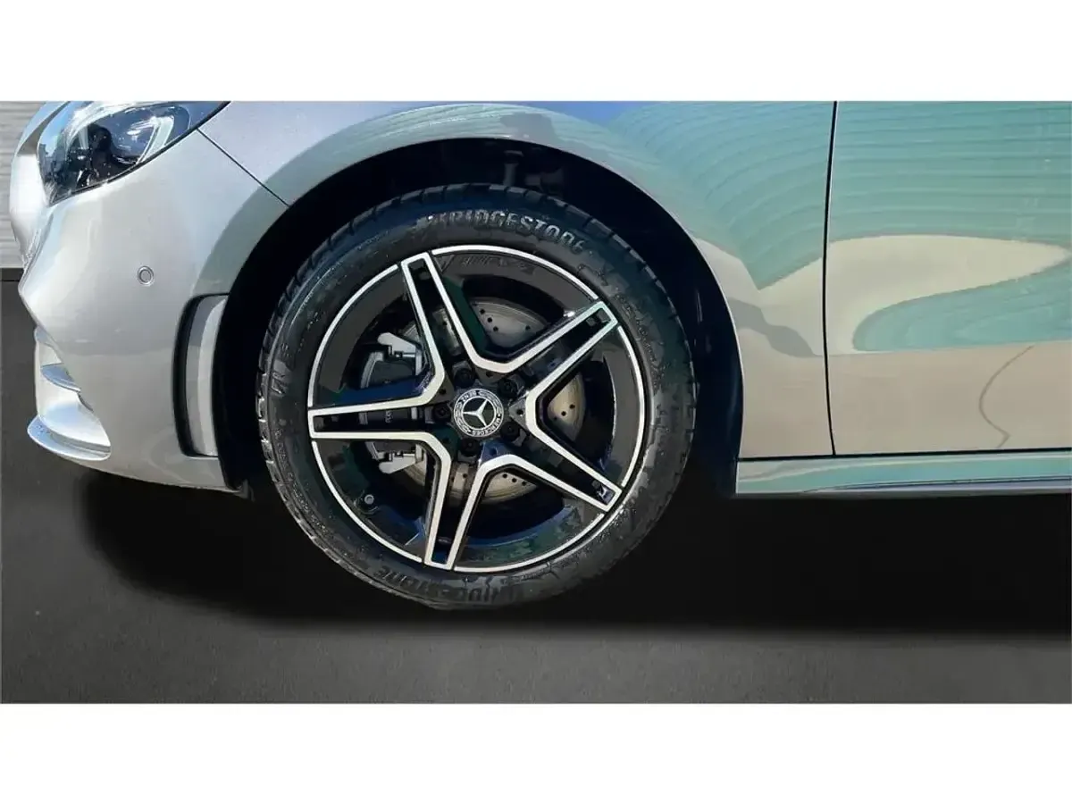 Usado Mercedes B200 149 CV (109 kW) 2024 Gris Utilitario