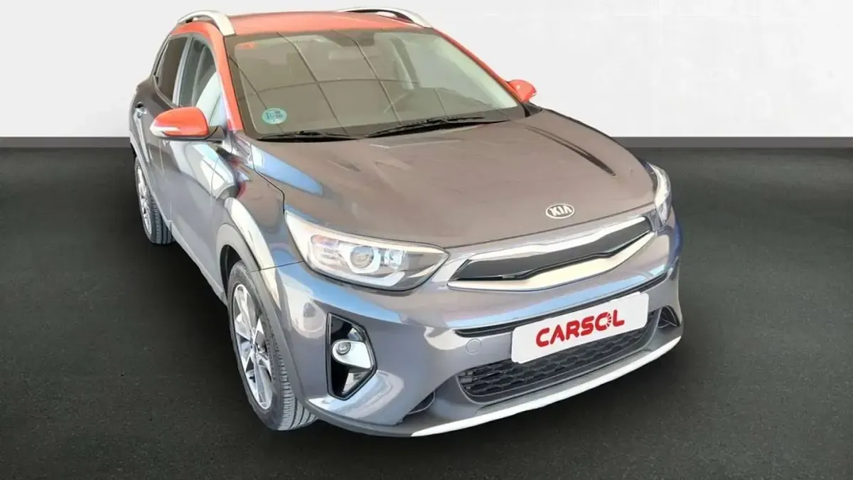 Usado Kia Stonic 84 CV (61 kW) 2019 Gris SUV
