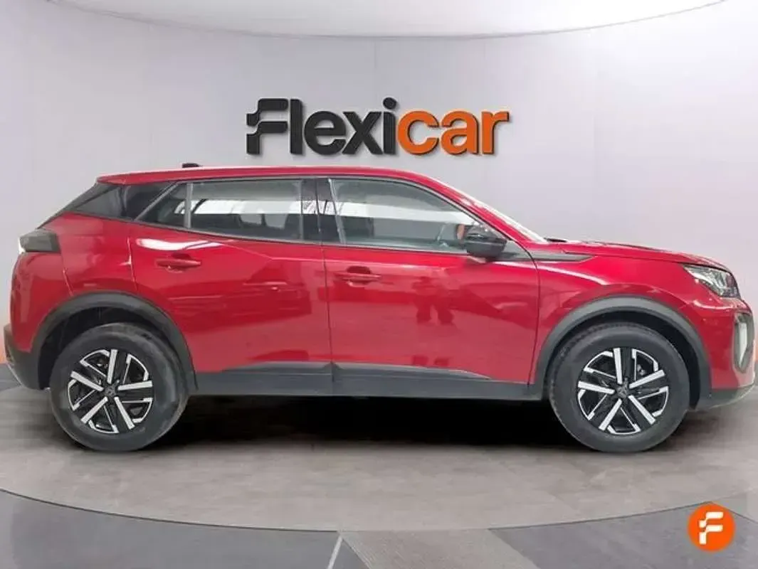 Usado Peugeot 2008 Active 101 CV (74 kW) 2023 Rojo SUV