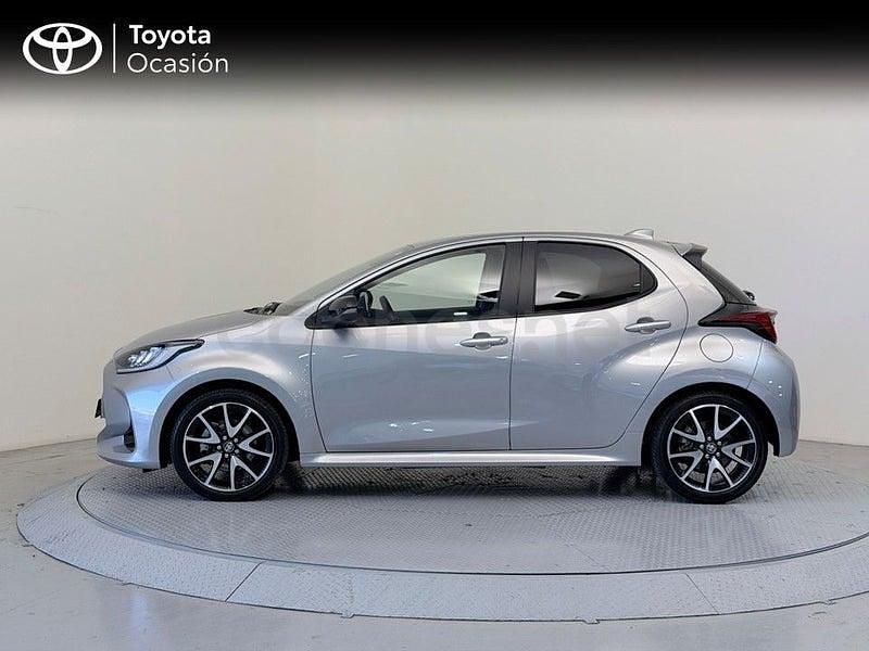 Usado Toyota Yaris Hybrid Style 116 CV (85 kW) 2022 Gris / plata Berlina