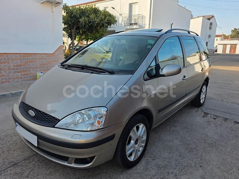 Beige Usado 2004 Ford Galaxy Ghia Monovolumen | 4900 € - Imagen 1/4