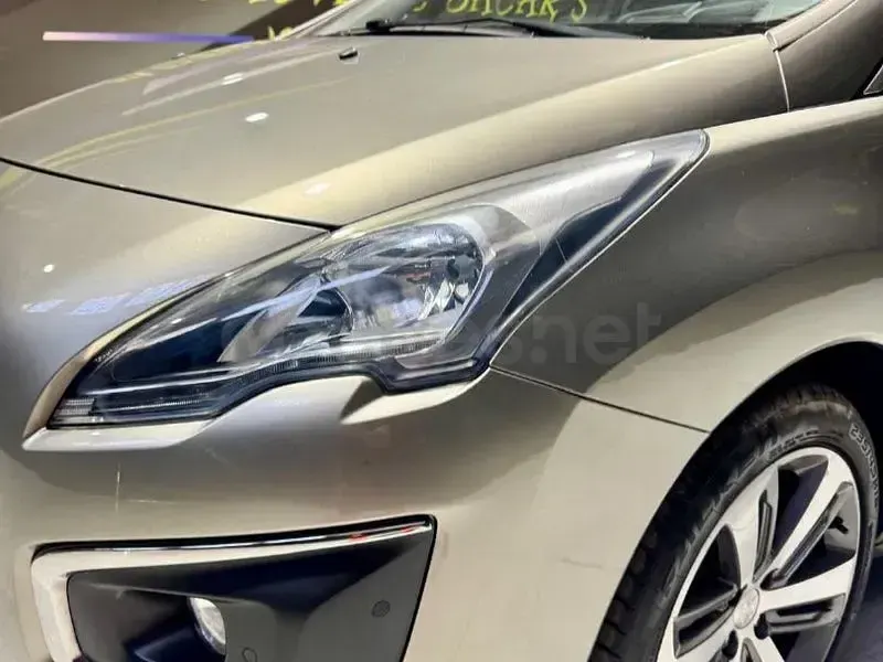 Usado Peugeot 3008 Access 120 CV (88 kW) 2015 Beige Familiar