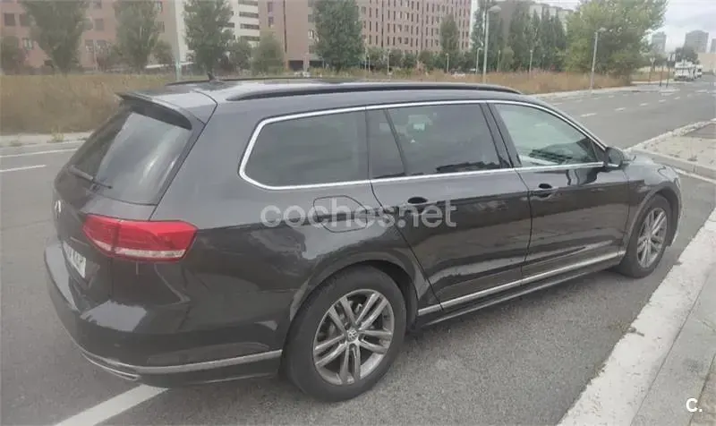 Usado VW Passat Advance 150 CV (110 kW) 2018 Gris / plata Familiar