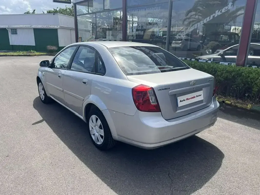 Usado Chevrolet Nubira CDX 122 CV (89 kW) 2003 Gris Berlina