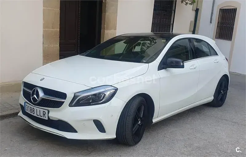 Käytetty Mercedes A200 Urban 136 HP (100 kW) 2016 Valkoinen Sedan