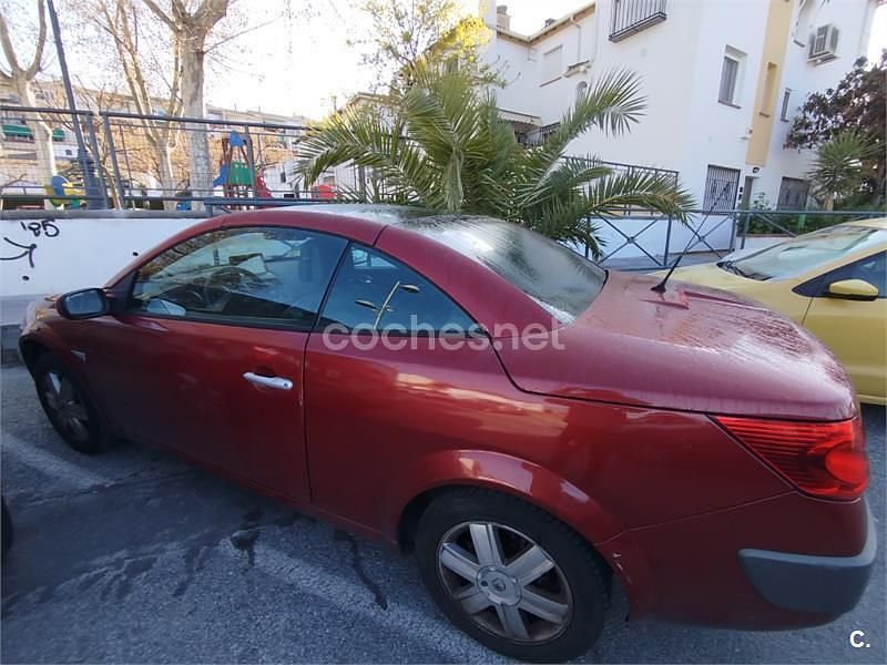 Usado Renault Mégane Cabriolet Privilege 120 CV (88 kW) 2004 Rojo Descapotable