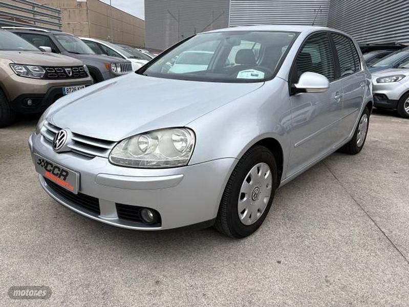 Usado VW Golf V Trendline 104 CV (76 kW) 2007 Plateado Berlina