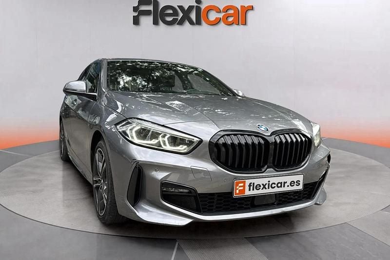Gris Usado 2024 BMW 118 Utilitario | 26.790 € (Precio justo) - Imagen 1/4