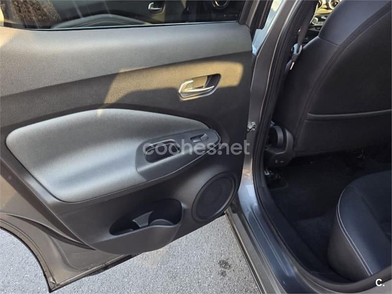 Usado Nissan Juke Tekna 114 CV (83 kW) 2022 Gris / plata SUV