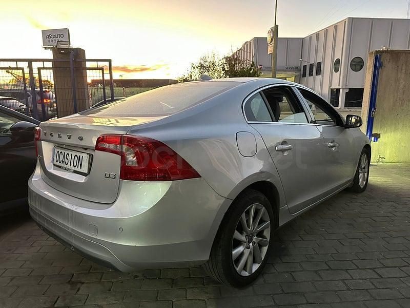 Usado Volvo S60 Kinetic 136 CV (100 kW) 2015 Gris / plata Berlina