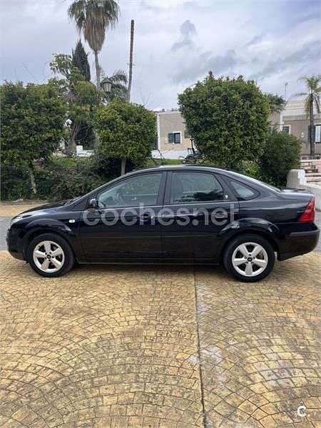 Usado Ford Focus Ghia 109 CV (80 kW) 2006 Negro Berlina