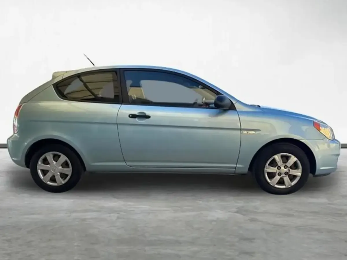 Usado Hyundai Accent 97 CV (71 kW) 2007 Azul Utilitario