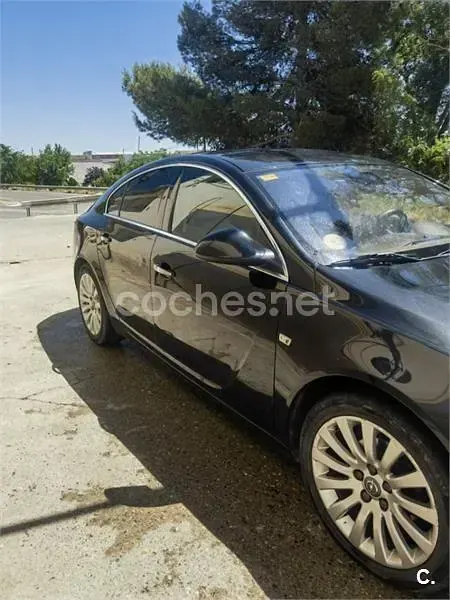 Usado Opel Insignia Cosmo 160 CV (117 kW) 2010 Negro Berlina