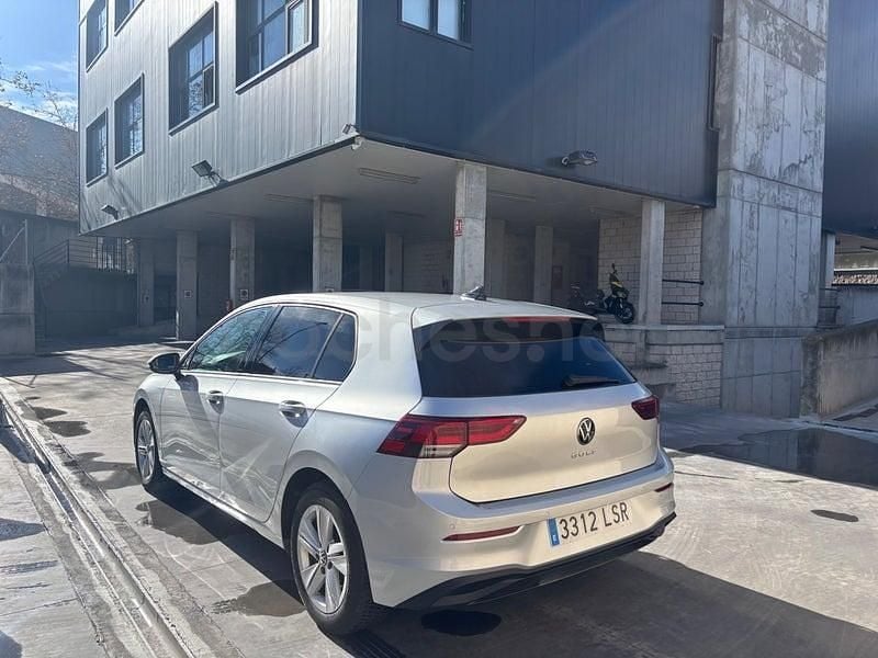 Usado VW Golf VIII Life 115 CV (84 kW) 2021 Gris / plata Berlina