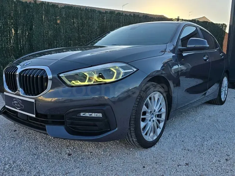 Usado BMW 118 150 CV (110 kW) 2021 Gris / plata Utilitario