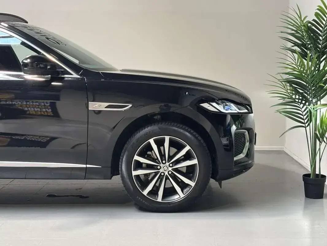 Usado Jaguar F-Pace R-Dynamic 204 CV (150 kW) 2024 Negro SUV