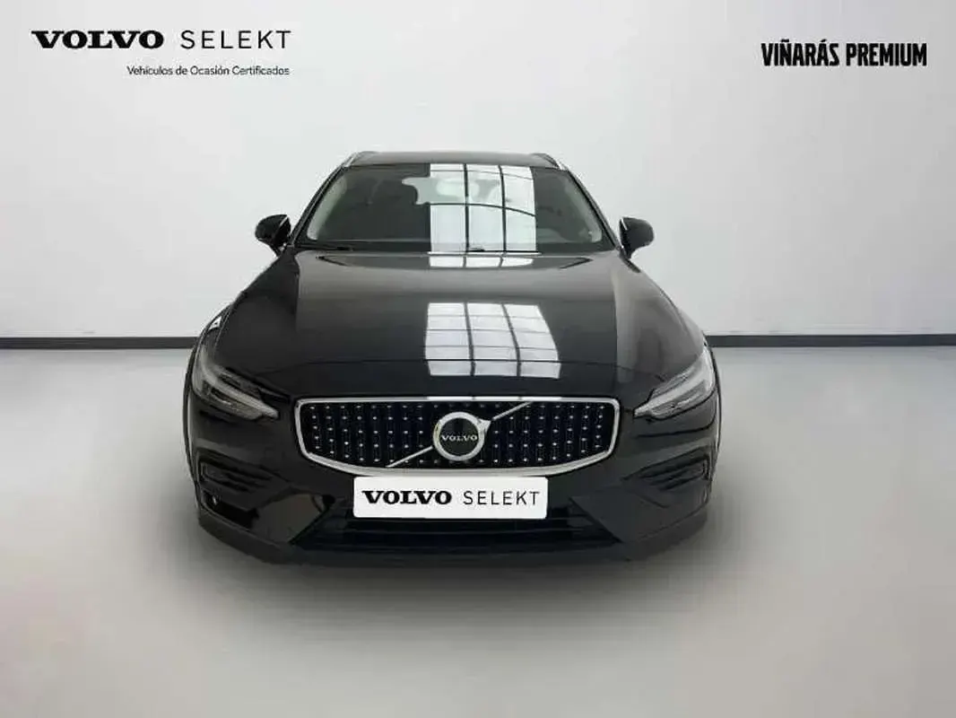Usado Volvo V60 CC Core 197 CV (144 kW) 2023 Negro Familiar